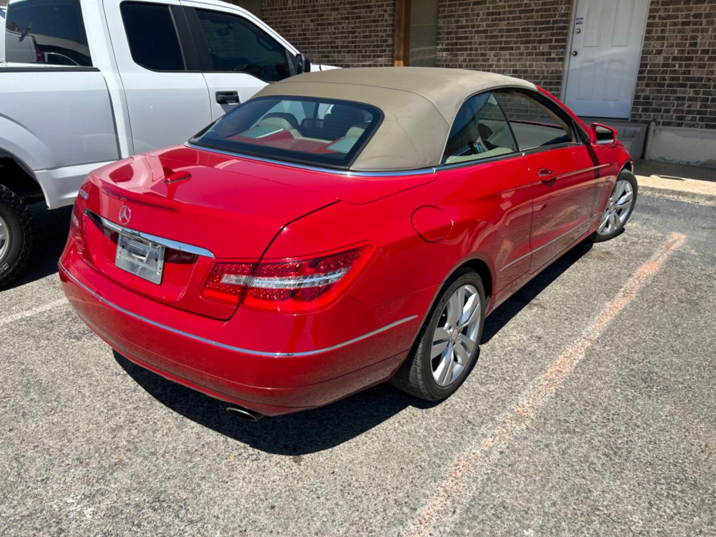 2012 Red Mercedes-Benz E-Class E350 Cabriolet (WDDKK5KF0CF) with an 3.5L V6 DOHC 24V engine, 7-Speed Automatic transmission, located at 1687 Business 35 S, New Braunfels, TX, 78130, (830) 625-7159, 29.655487, -98.051491 - Photo#2